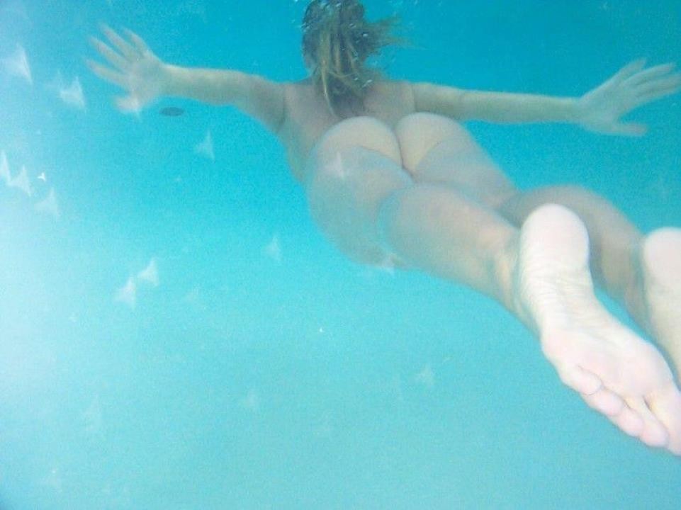 【全裸水泳エロ画像】これがリアル人魚！？全裸で泳ぐ水中裸族のエロさが思ってたのとなんか違うｗｗｗ その15